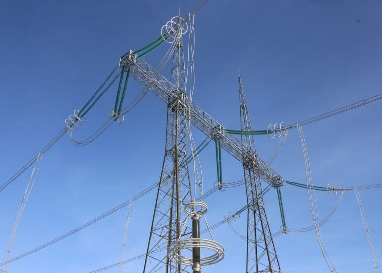 Україна суттєво скоротила імпорт електрики