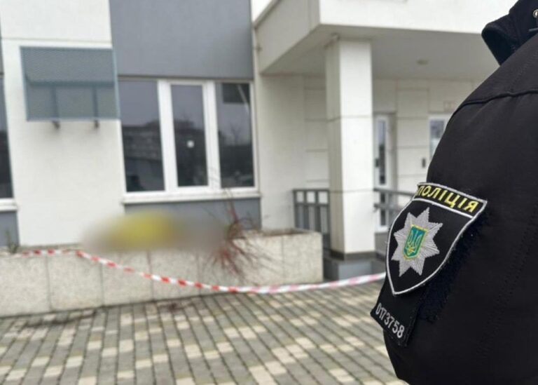 В Одесі померла дитина, яка разом із матір'ю випала з 16-го поверху