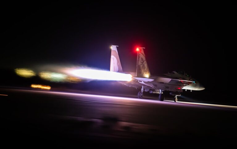 Ізраїль вимагає від ХАМАС звільнення всіх заручників та відновив удари по Сектору Гази