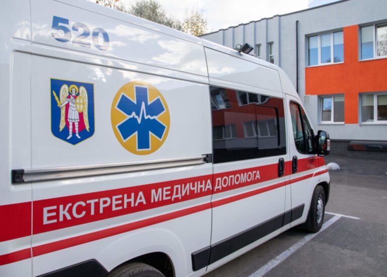 У Києві чоловік перерізав собі горло бензопилою