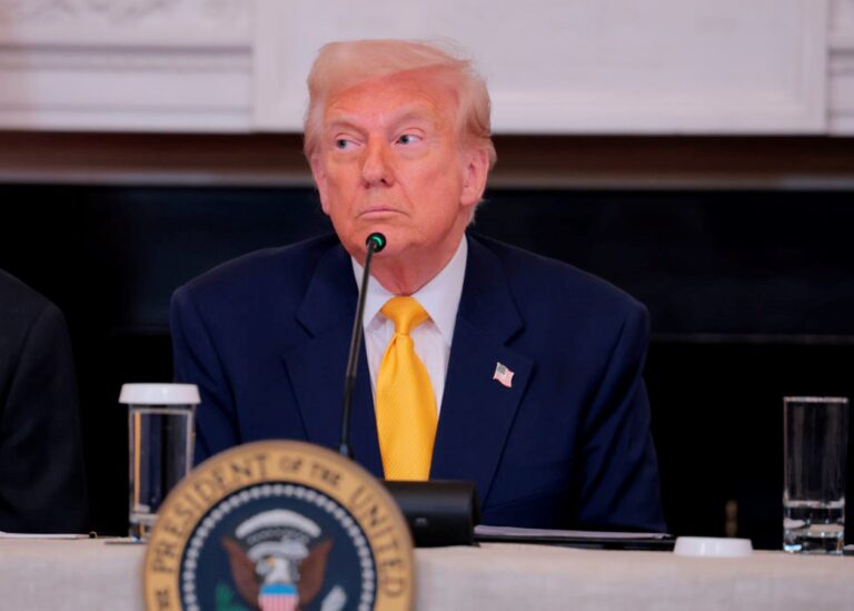 Трамп погрожує запровадити 200% мит на алкоголь з ЄС