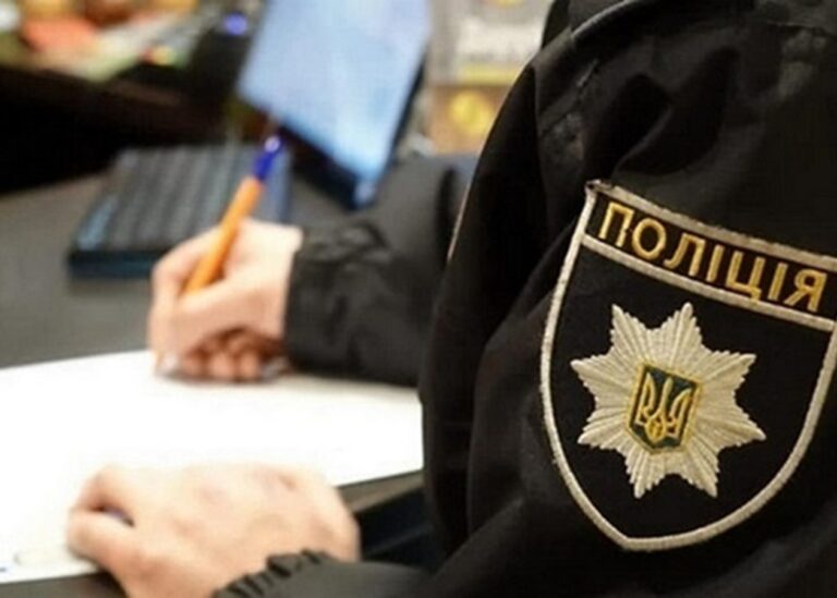 У Харкові юнаки показували нацистський жест на меморіалі жертвам Голокосту