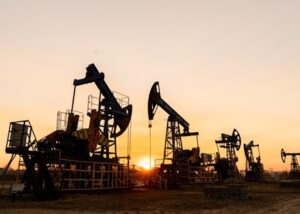 Ціна нафти за місяць впала найбільше за три роки