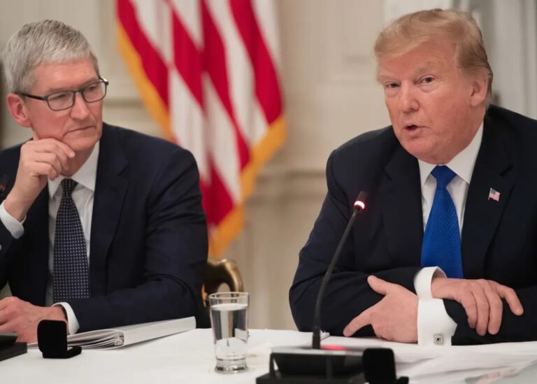 Трамп персонально сказав Тіму Куку, що не хоче виробництва Apple в Індії