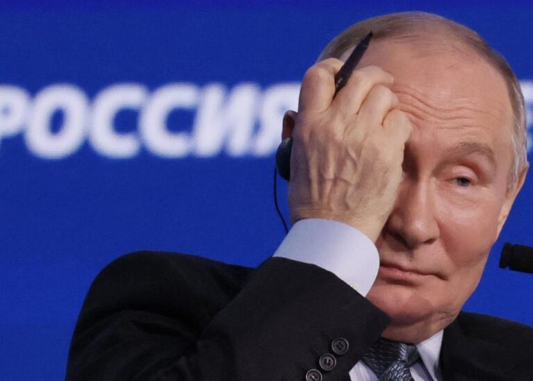 У Росії дефіцит держбюджету зріс четвертий місяць поспіль