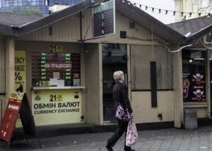Долар і євро відновили зростання в обмінниках