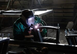 Російські заводи масово залучають робітників з Азії
