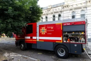 Окупанти вдарили по Харкову: пошкоджено пологовий будинок, є постраждалі