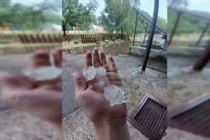 В Україні випав град розміром з яйце (фото)