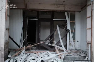 Масована атака на Київ: рятувальники показали наслідки