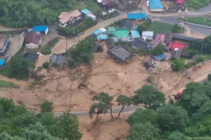 Сильні зливи у Південній Кореї: є загиблі та зниклі безвісти (фото)