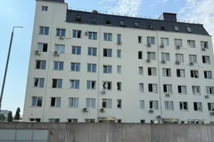Атака на Київ: окупанти пошкодили будівлю Київської митниці (фото)