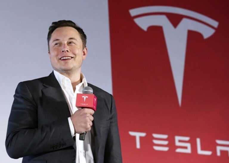 Tesla та Ілон Маск отримали позов від акціонерів через ризики з Robotaxi