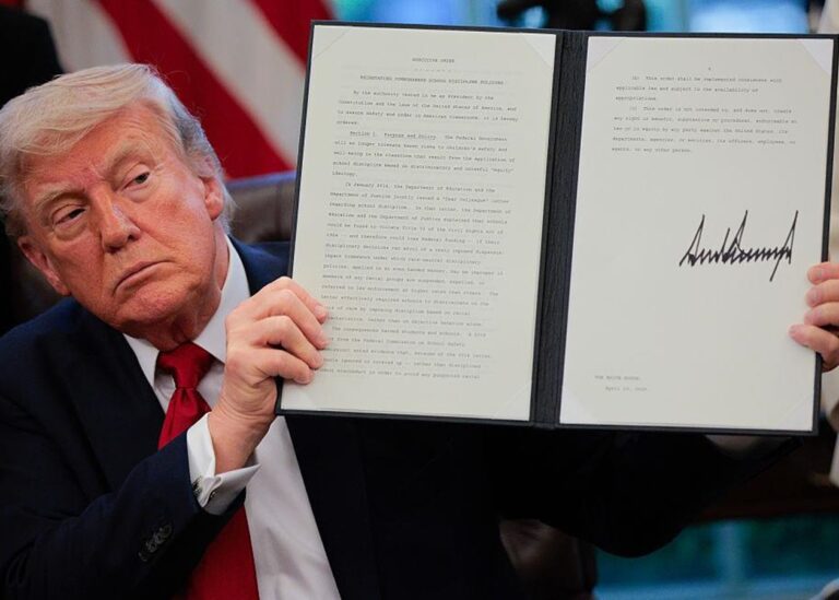 Трамп вдарив додатковими тарифами по Індії