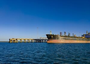 Індійські НПЗ запросили більші знижки на російську нафту - ЗМІ