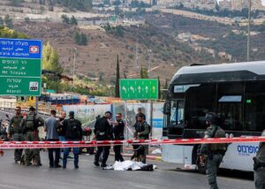 В Єрусалимі розстріляли автобус, багато жертв