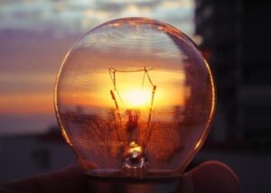 СюжетГрафіки відключень повертаються: які міста перші