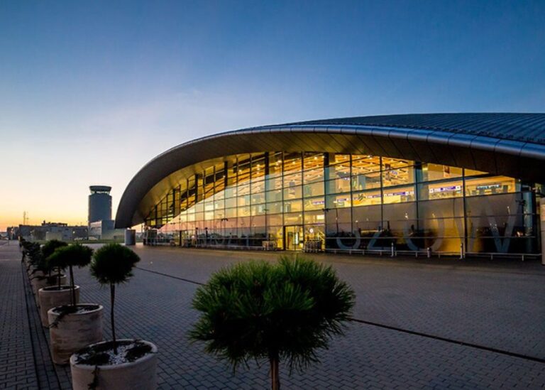 Варшава, Люблін, Жешув: Повітряний простір закрито