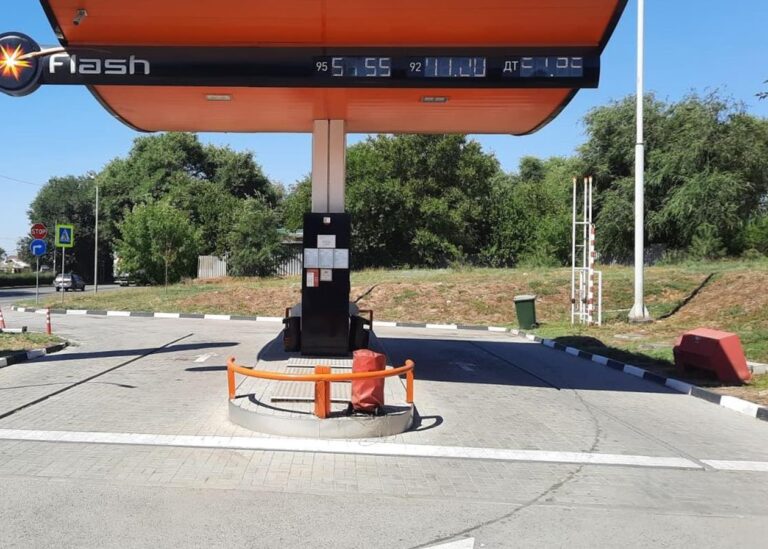 В Росії масово закриваються заправки через "форс-мажори" на НПЗ – ЗМІ