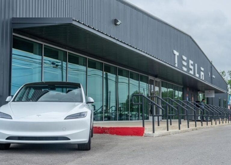 Автопілот Tesla має проблеми на залізничних переїздах – ЗМІ