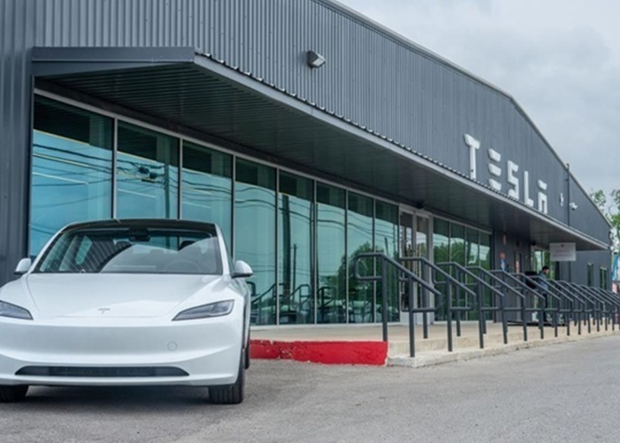 Автопілот Tesla має проблеми на залізничних переїздах - ЗМІ
