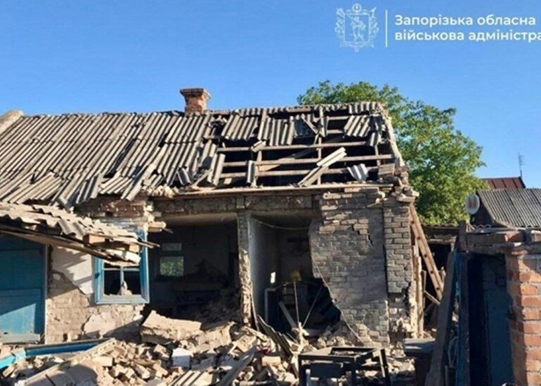 Росіяни ударили авіабомбами по селу на Запоріжжі: поранені четверо жінок
