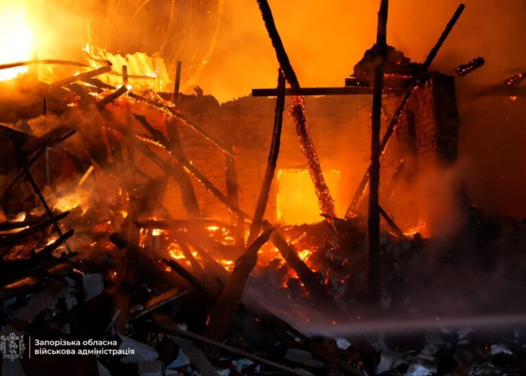 Удари по Запоріжжю: з’явилися кадри наслідків