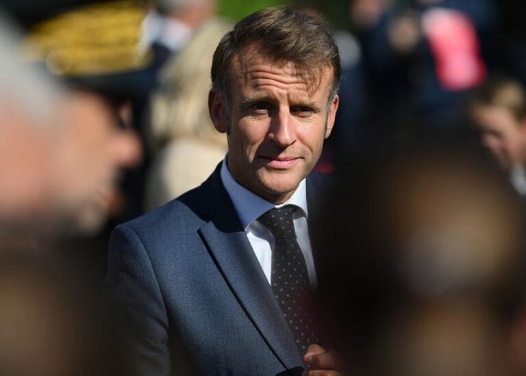 Макрону заблокували дорогу через кортеж Трампа