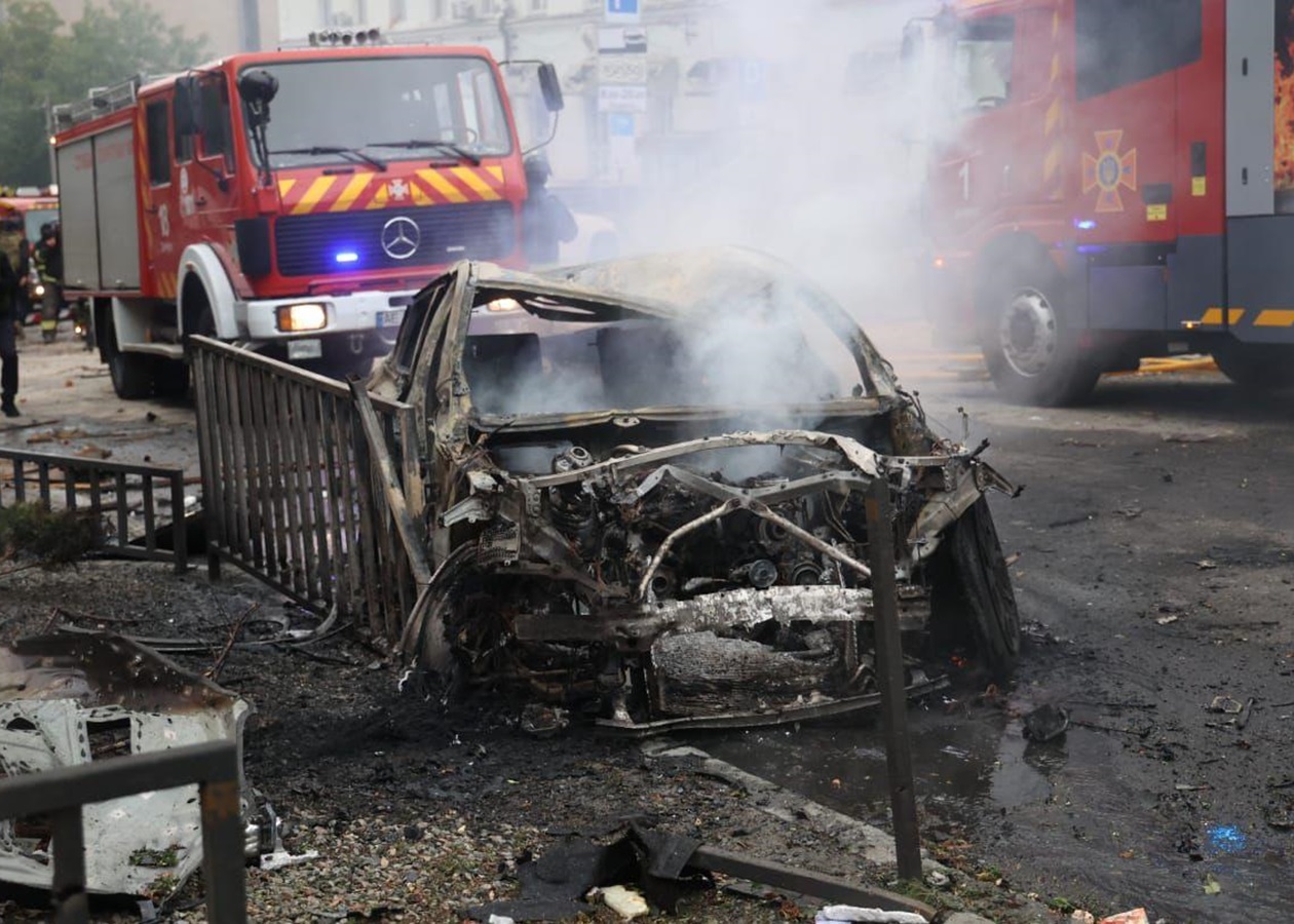 Дніпро зазнав атаки "шахедів", багато поранених