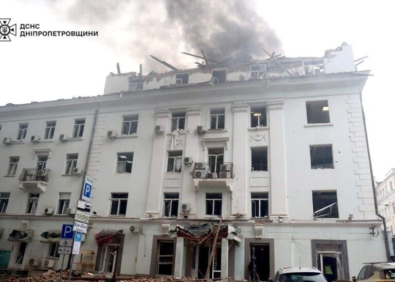 Зеленський назвав "нахабним" удар росіян по Дніпру