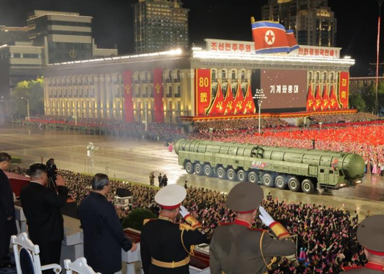 Кім Чен Ин продемонстрував нову міжконтинентальну ракету