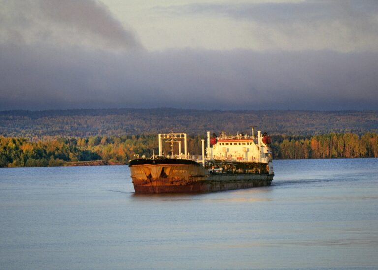 Ціна російської нафти впала нижче $50 за барель