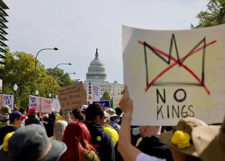 У США масові протести проти політики Трампа