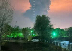 Атака на РФ: в Оренбурзі і Самарі горять ГПЗ і НПЗ