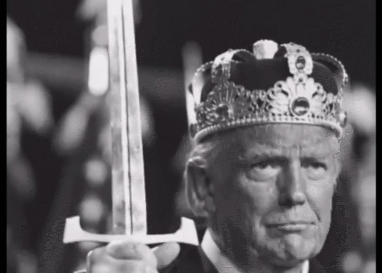 На тлі протестів у США Венс опублікував відео з Трампом в образі короля