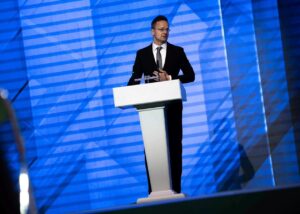 Голова МЗС Угорщини зробив заяву російською мовою