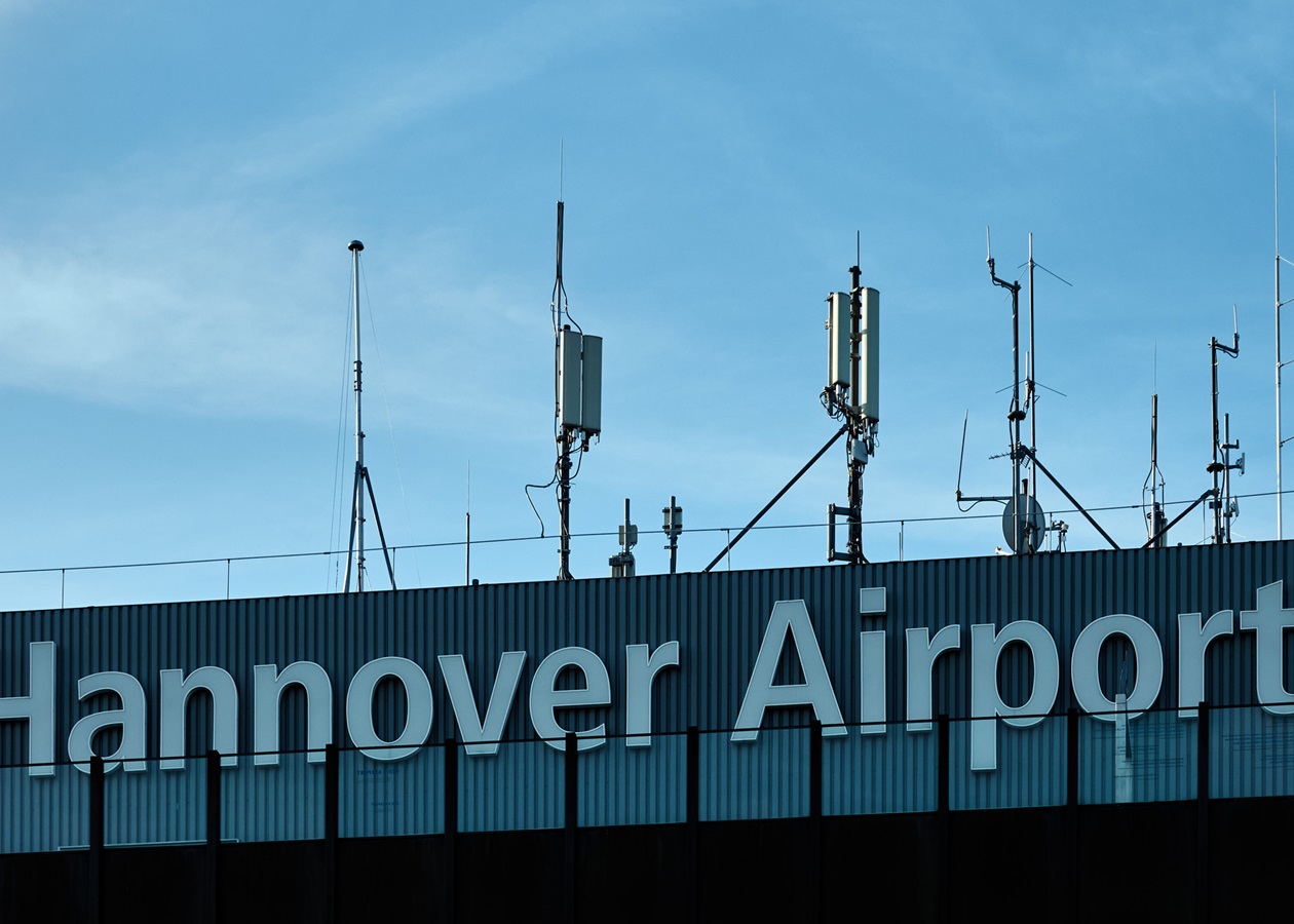 Дрони паралізують роботу трьох аеропортів у Німеччині