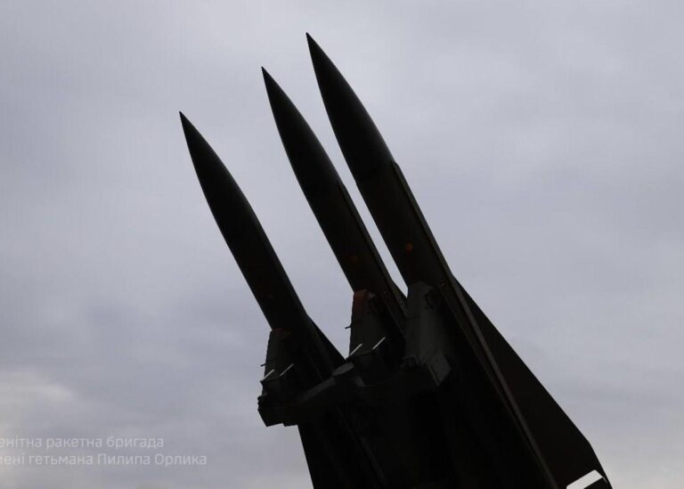 Зеленський озвучив план закриття неба над Україною