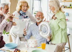 70 років гідності та мудрості: як гарно привітати з ювілеєм