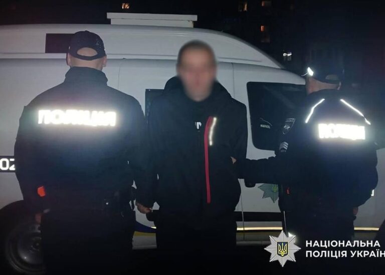 Хлопець зарізав двох жінок серед вулиці у Житомирі