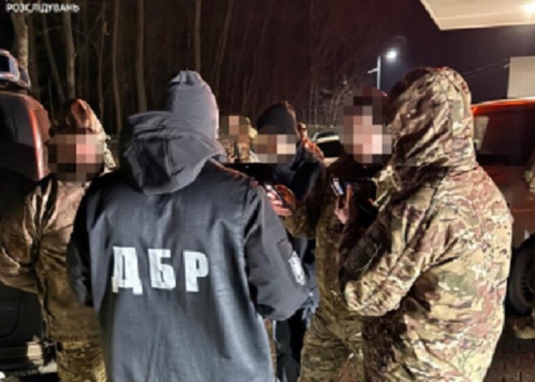 Затримано експосадовця ТЦК, який за гроші вивозив військових із частин