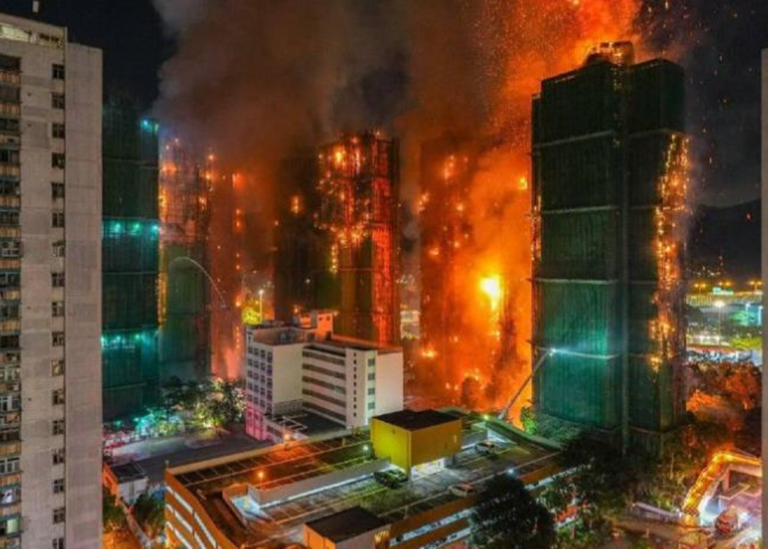 У Гонконзі палають кілька хмарочосів, 13 загиблих