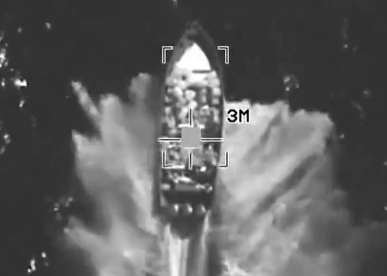 США вдарили по судну в Тихому океані