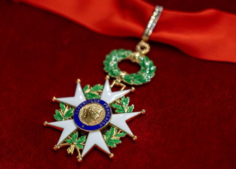 Сирський отримав найвищу нагороду Франції