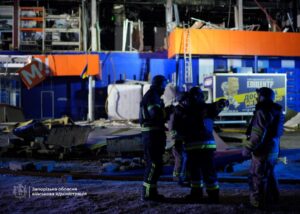 РФ атакувала Запоріжжя: зруйнований Епіцентр