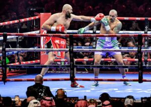 Ф’юрі звинуватив політику у рішенні суддів у бою з Усиком