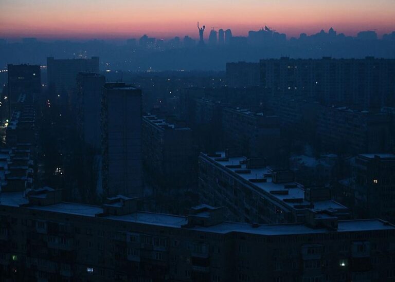 В Україні продовжили цілодобові відключення