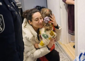 Батько викрав з майданчика: у Молдові знайшли 3-річну дівчинку з України