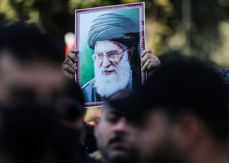 Знайдено тіло загиблого лідера Ірану – ЗМІ