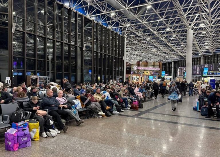 В Сочі скасували десятки авіарейсів через "найтривалішу атаку" БпЛА